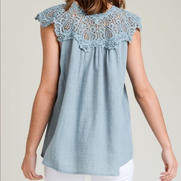 Blue Linen Top with lace - Picture 3 of 3